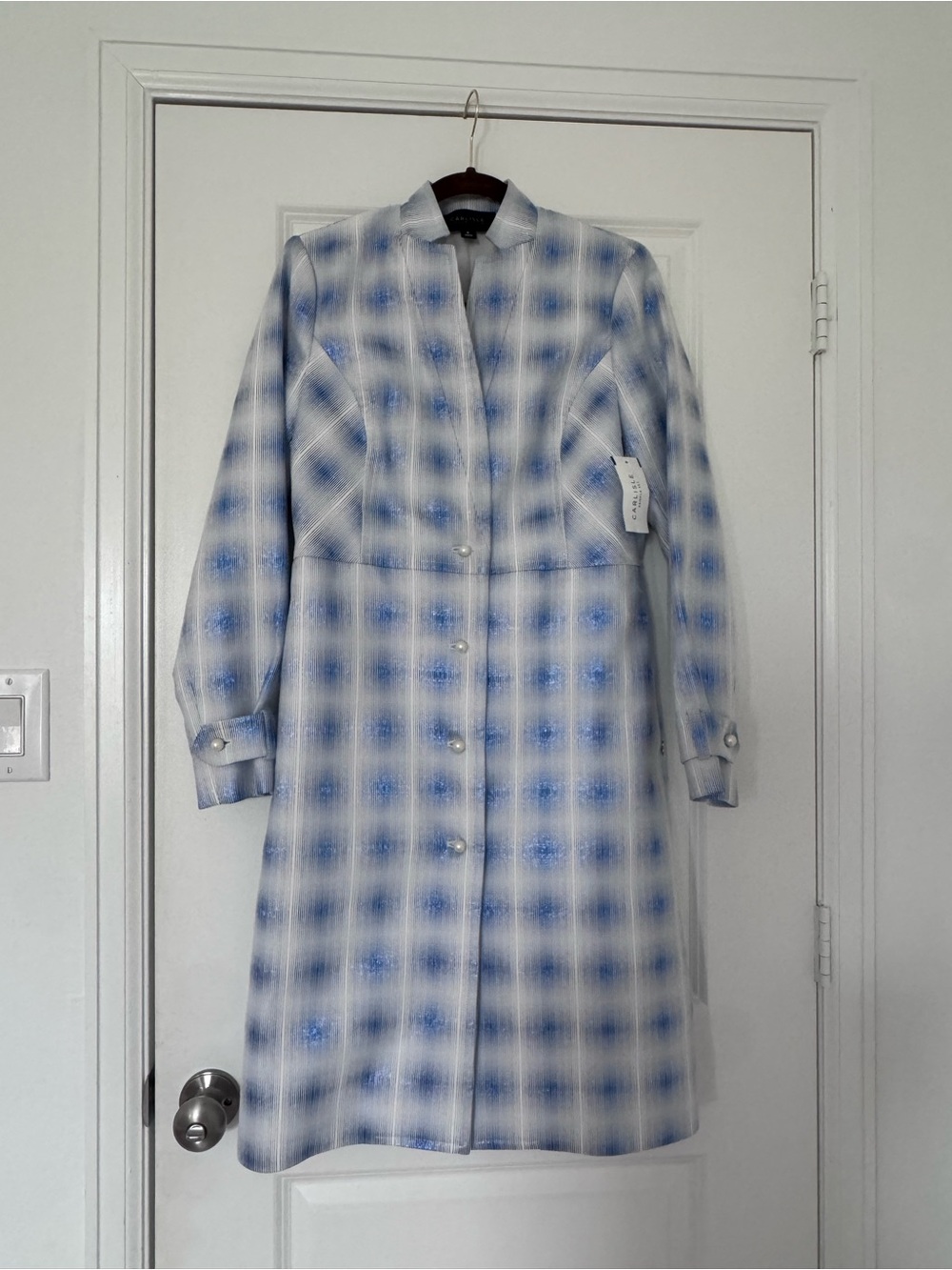 Brand new blue and white trench coat with pearl buttons. New with tags - Picture 3 of 8